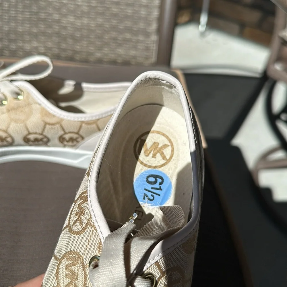 Michael Kors Signature MK Leather Trim City Sneaker  6 1/2 - Picture 3 of 7